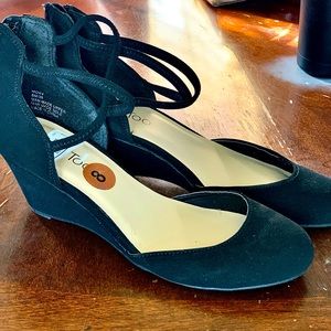 Me Too Black Wedge with Ankle Straps Size 8 - New , Never Worn